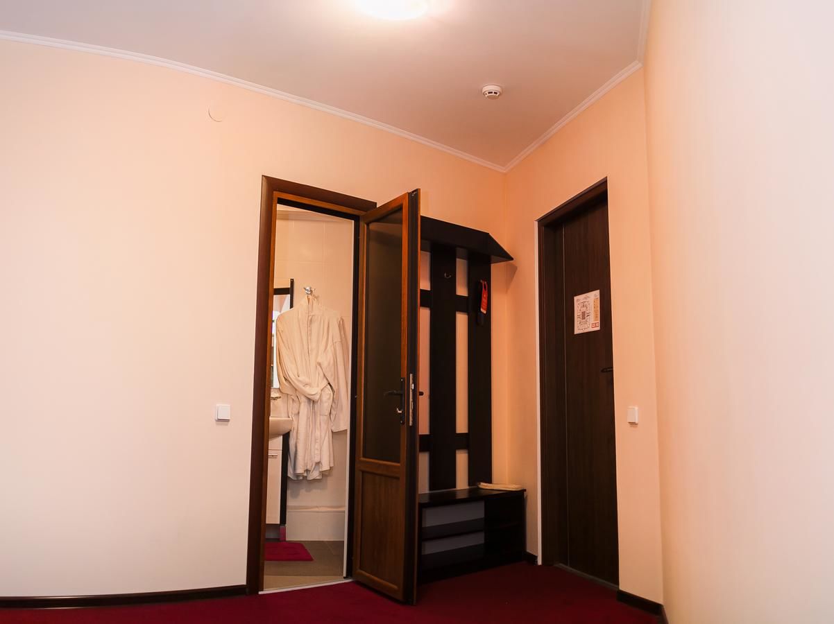 Отель Mark Plaza Hotel Николаев