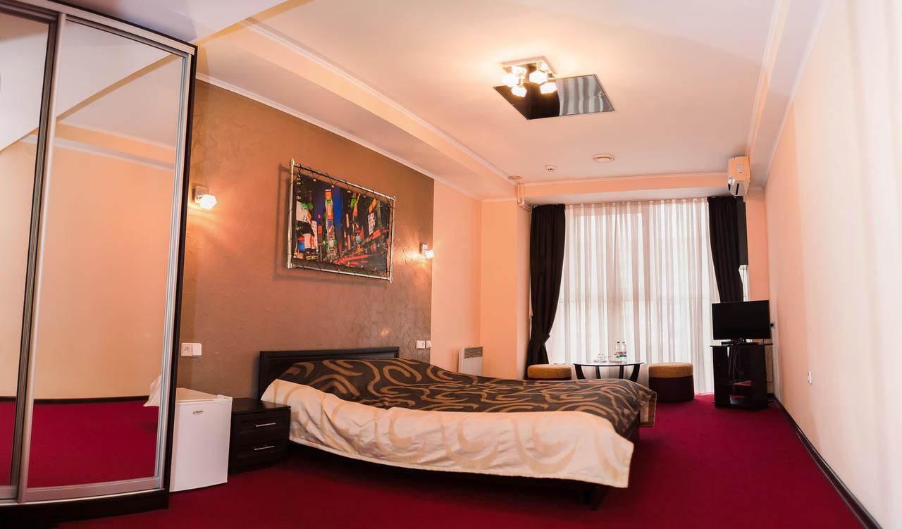 Отель Mark Plaza Hotel Николаев