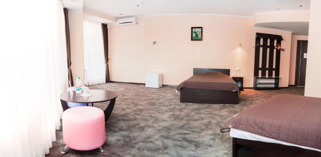 Отель Mark Plaza Hotel Николаев